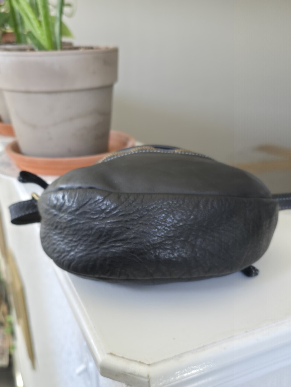 Bolsa Nova Avery (Free People) Black Leather Crescent Shoulder/ Crossbody Bag - Picture 5 of 11